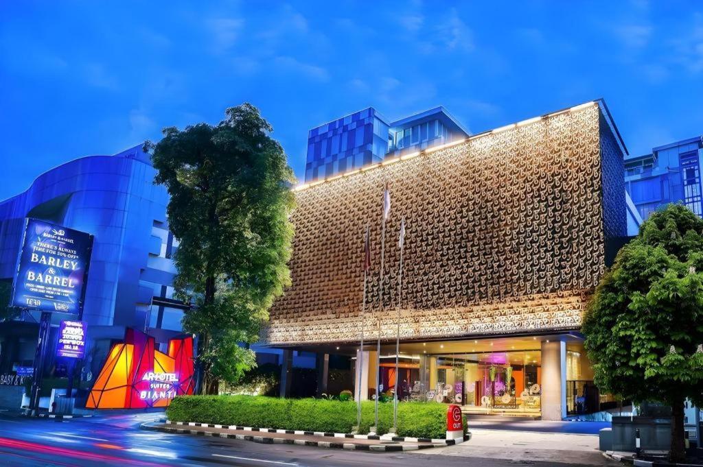 Artotel Suites Bianti Yogyakarta Exterior photo